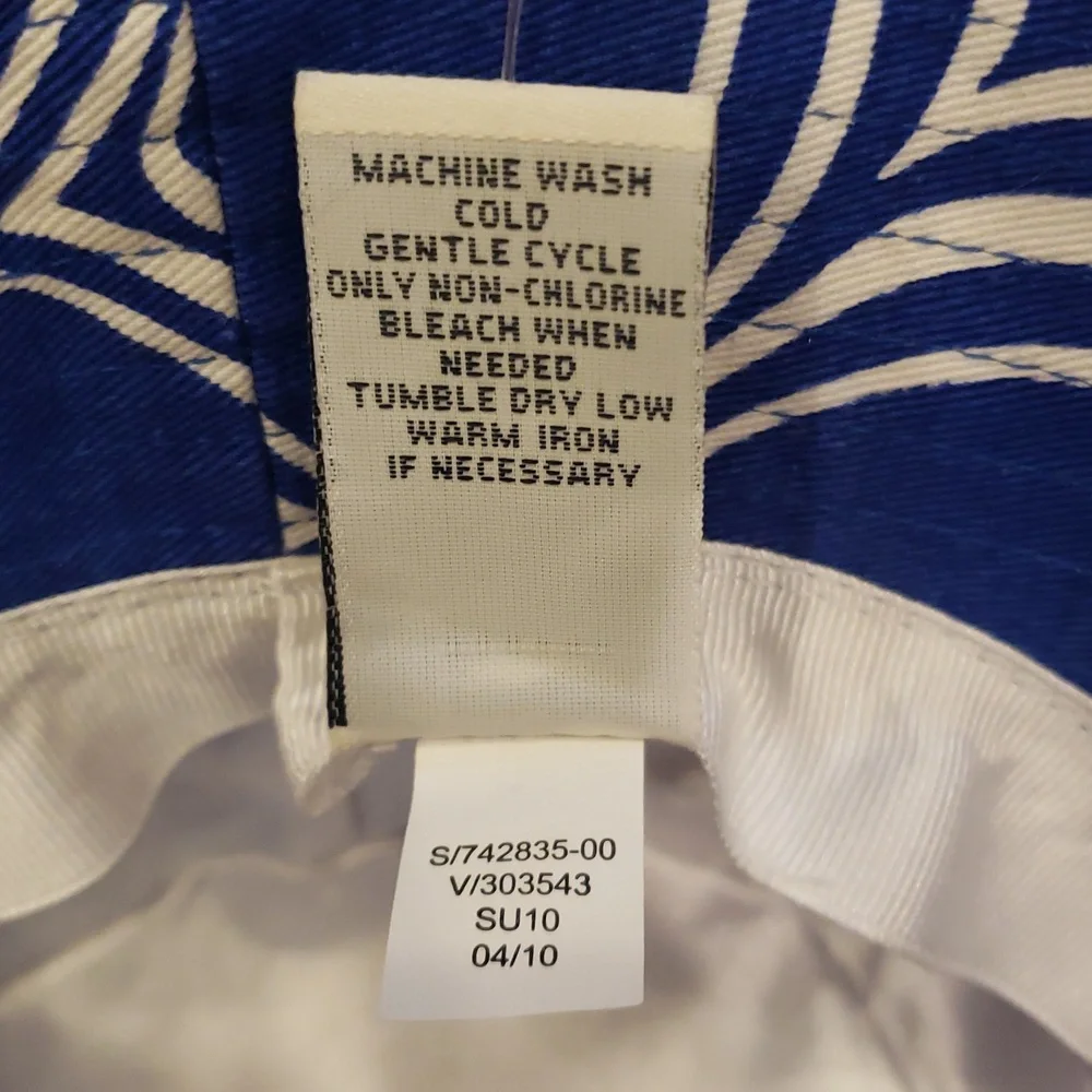 Banana Republic Blue And White women's Fedora Bucket hat.